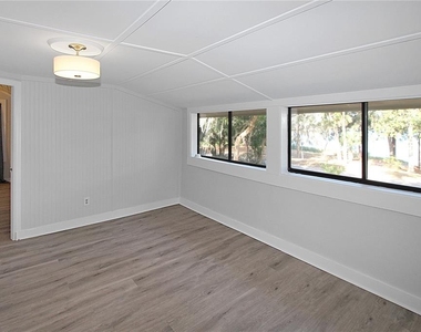 289 W Lakeview Avenue - Photo Thumbnail 16