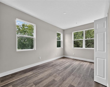 4424 S Texas Avenue - Photo Thumbnail 8