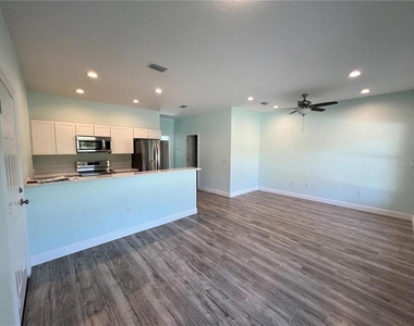 1418 N Orange Street - Photo Thumbnail 4