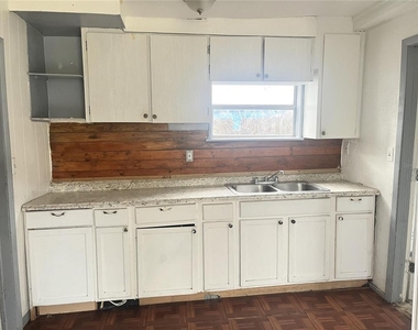 124 Daytona Avenue - Photo Thumbnail 6