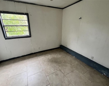 124 Daytona Avenue - Photo Thumbnail 4