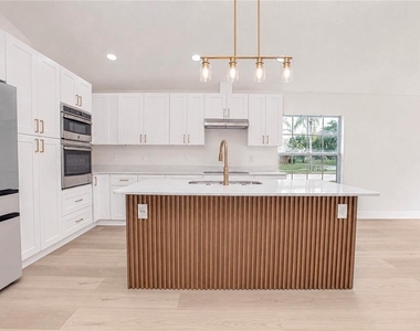 2039 Shannon Lakes Boulevard - Photo Thumbnail 6