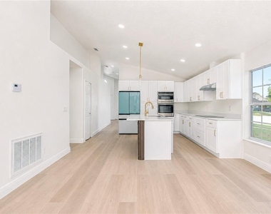 2039 Shannon Lakes Boulevard - Photo Thumbnail 14