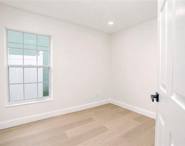 2039 Shannon Lakes Boulevard - Photo Thumbnail 16