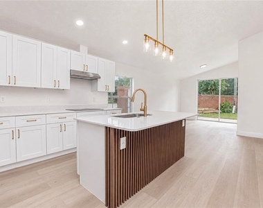 2039 Shannon Lakes Boulevard - Photo Thumbnail 7