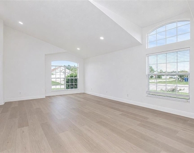 2039 Shannon Lakes Boulevard - Photo Thumbnail 5