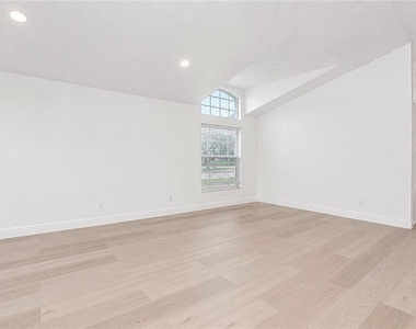 2039 Shannon Lakes Boulevard - Photo Thumbnail 9