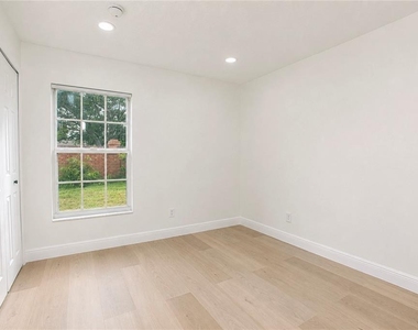 2039 Shannon Lakes Boulevard - Photo Thumbnail 12