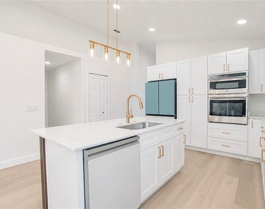 2039 Shannon Lakes Boulevard - Photo Thumbnail 10