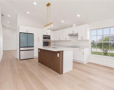 2039 Shannon Lakes Boulevard - Photo Thumbnail 8