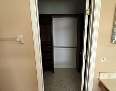 9097 Venezia Plantation Drive - Photo Thumbnail 7