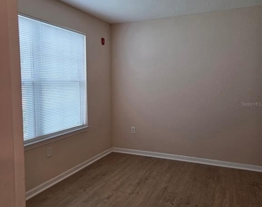 5824 Lake Pointe Village Circle - Photo Thumbnail 6