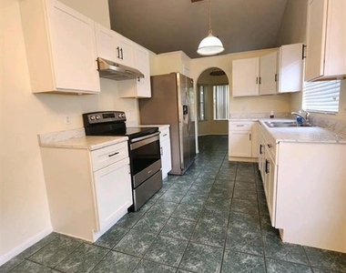 2070 River Park Boulevard - Photo Thumbnail 2