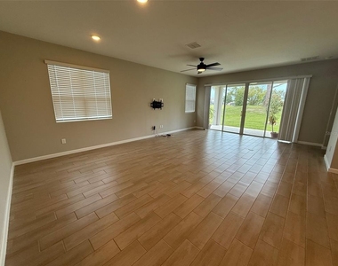10073 Spring Lake Drive - Photo Thumbnail 7