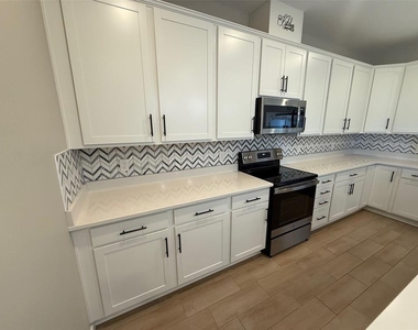 10073 Spring Lake Drive - Photo Thumbnail 4