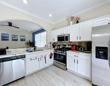 15728 Green Cove Boulevard - Photo Thumbnail 10