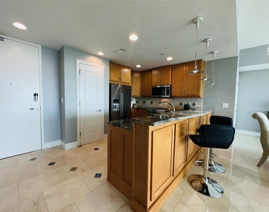 101 S Eola Drive - Photo Thumbnail 5
