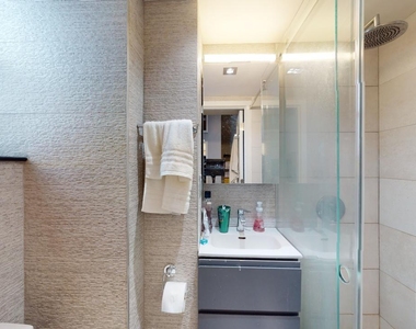358 West 51st Street #EC - Photo Thumbnail 4