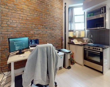 358 West 51st Street #EC - Photo Thumbnail 3