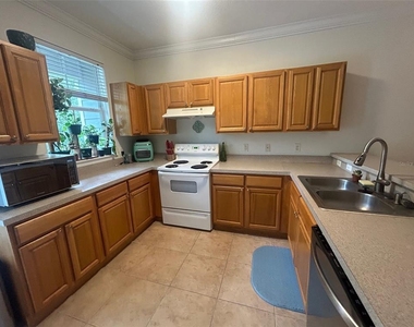621 Sw 10th Street - Photo Thumbnail 2