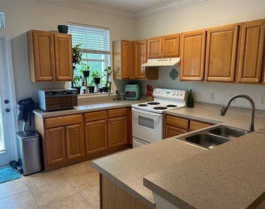 621 Sw 10th Street - Photo Thumbnail 3
