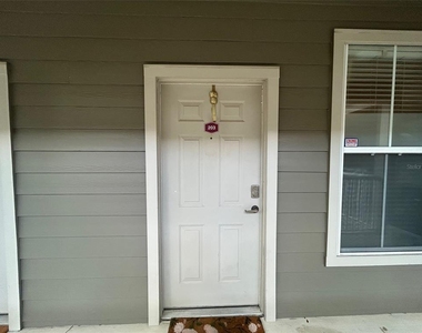 621 Sw 10th Street - Photo Thumbnail 1