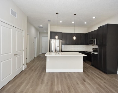 5 Seton Court - Photo Thumbnail 1