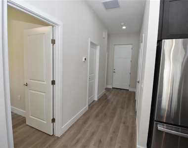 5 Seton Court - Photo Thumbnail 6