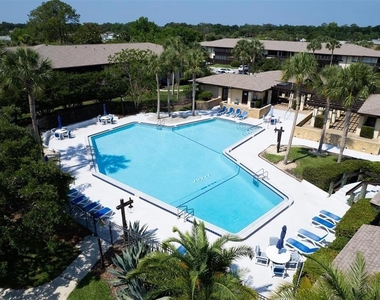 44 Clubhouse Drive - Photo Thumbnail 17