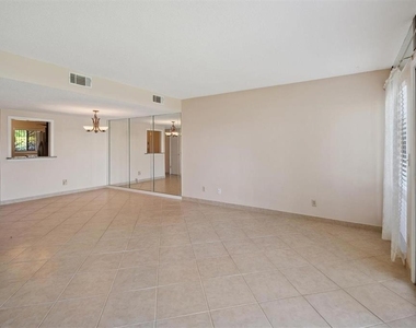 44 Clubhouse Drive - Photo Thumbnail 6