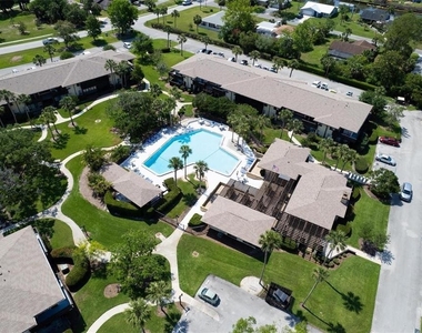 44 Clubhouse Drive - Photo Thumbnail 16