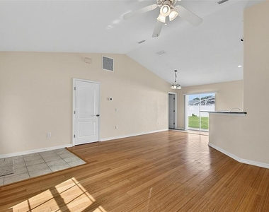 9 Lytton Lane - Photo Thumbnail 7