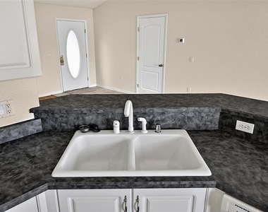 9 Lytton Lane - Photo Thumbnail 15