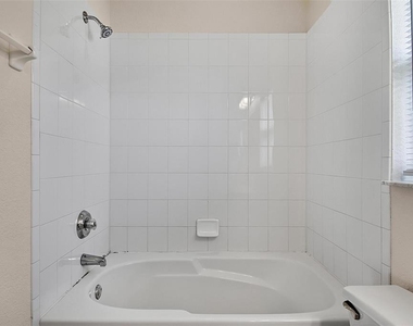 9 Lytton Lane - Photo Thumbnail 22