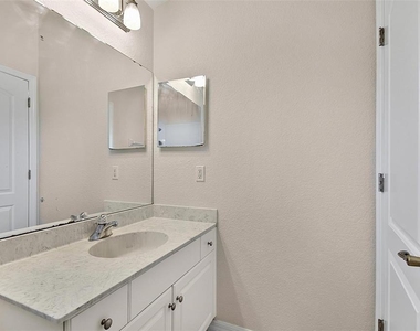 9 Lytton Lane - Photo Thumbnail 23