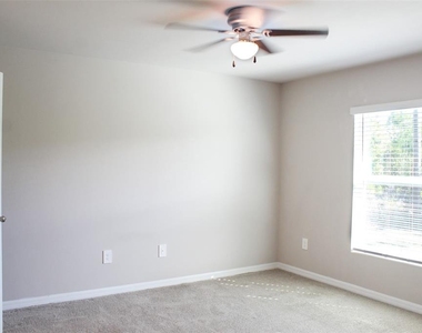 5501 Kempson Lane - Photo Thumbnail 10