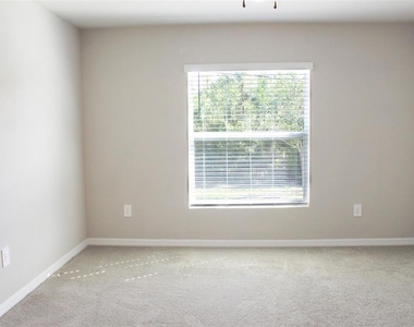 5501 Kempson Lane - Photo Thumbnail 11