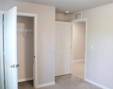 5501 Kempson Lane - Photo Thumbnail 16