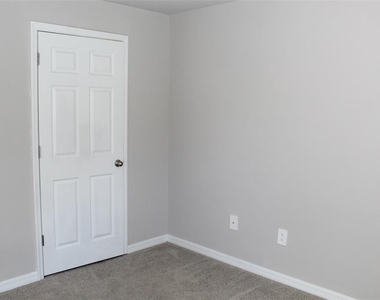 5501 Kempson Lane - Photo Thumbnail 18