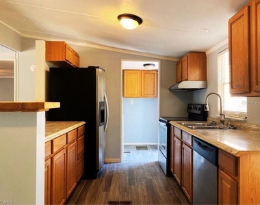 1281 Richmond Avenue - Photo Thumbnail 4