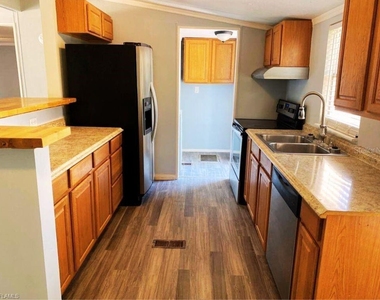 1281 Richmond Avenue - Photo Thumbnail 3