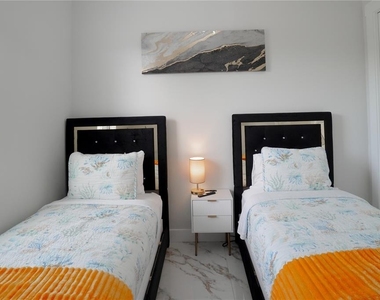 15561 Melport Circle - Photo Thumbnail 4