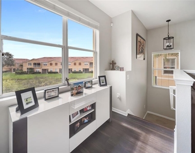 3760 Parkridge Circle - Photo Thumbnail 2