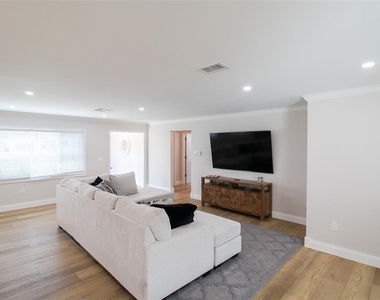691 Russell Street - Photo Thumbnail 23