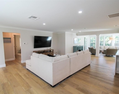 691 Russell Street - Photo Thumbnail 4