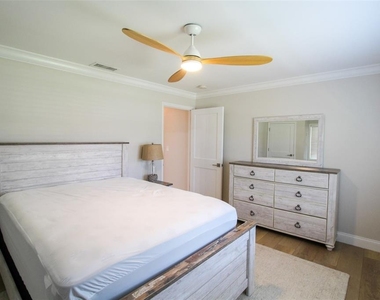 691 Russell Street - Photo Thumbnail 9