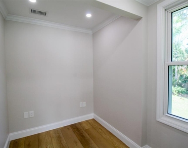 691 Russell Street - Photo Thumbnail 32