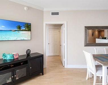 800 N Tamiami Trail - Photo Thumbnail 27