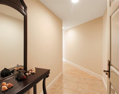 800 N Tamiami Trail - Photo Thumbnail 2