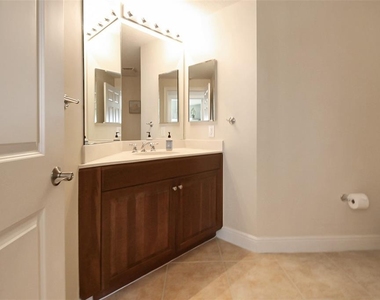 800 N Tamiami Trail - Photo Thumbnail 25